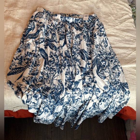 Abercrombie & Fitch Dresses & Skirts - NWT!! Abercrombie & Fitch Maxi Skirt 💙